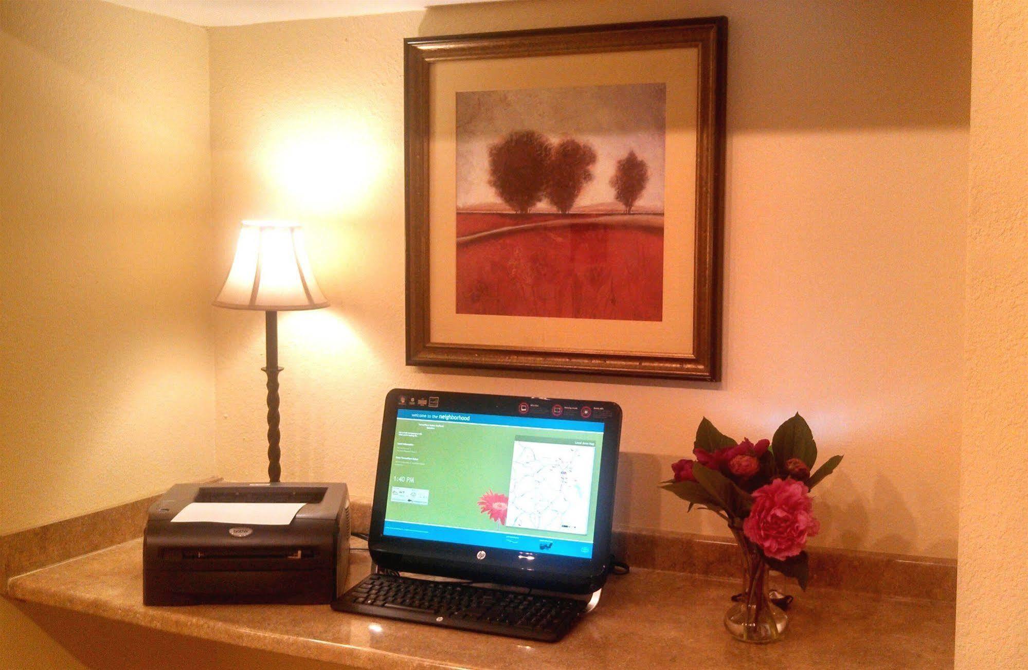 Towneplace Suites Stafford Bagian luar foto