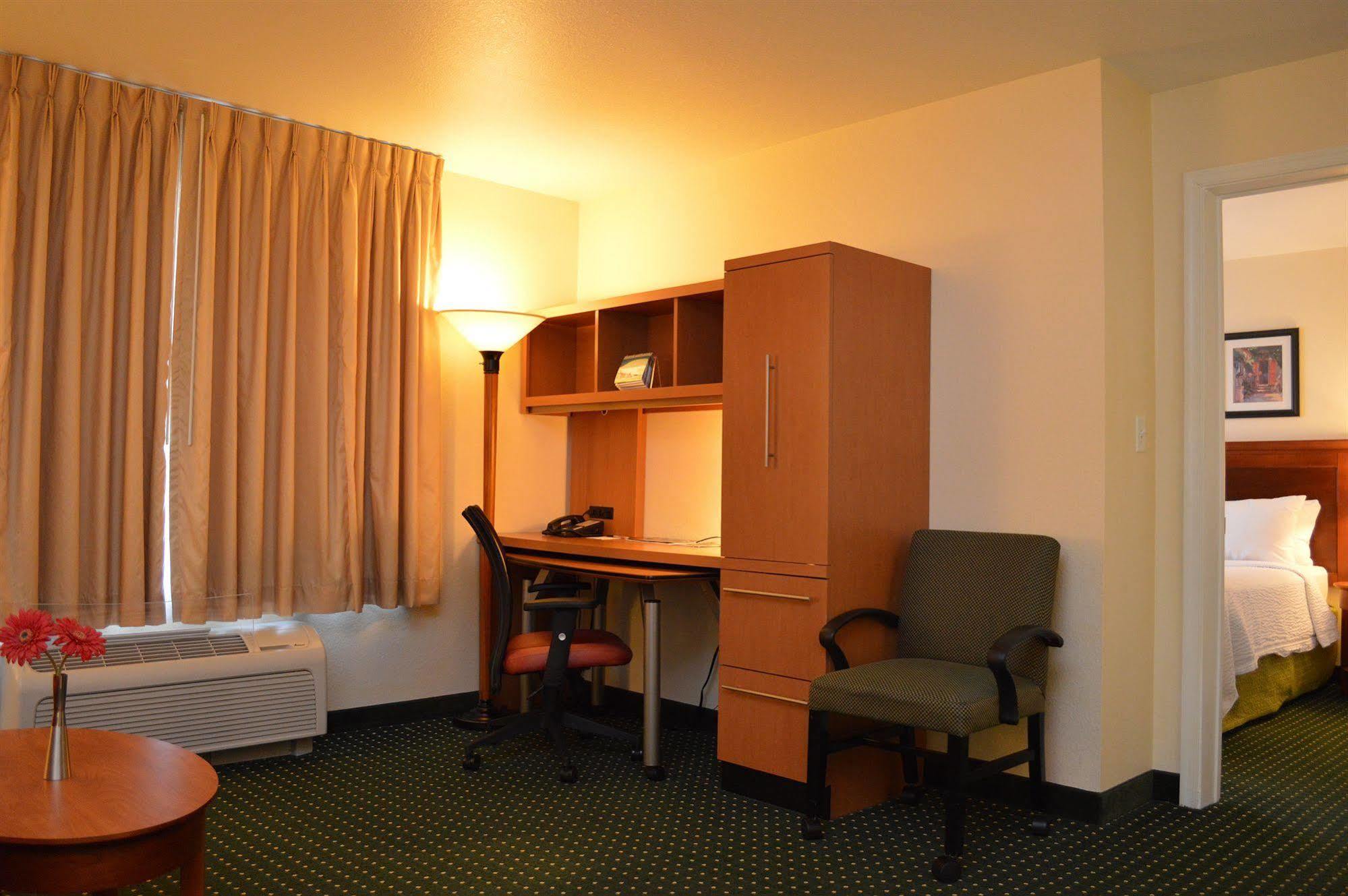 Towneplace Suites Stafford Bagian luar foto